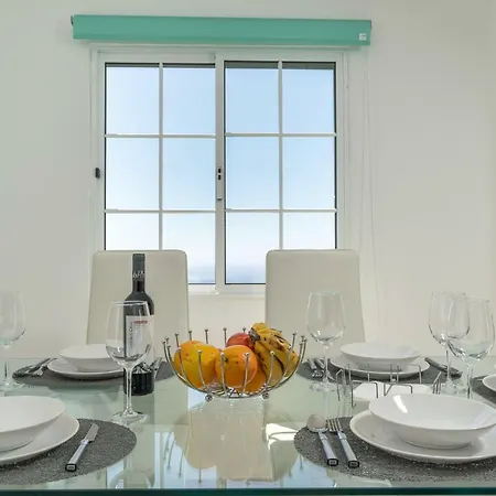 Semesterbostad Casa Campos , Modern Two Bedroom House In Loreto Achada de Cima